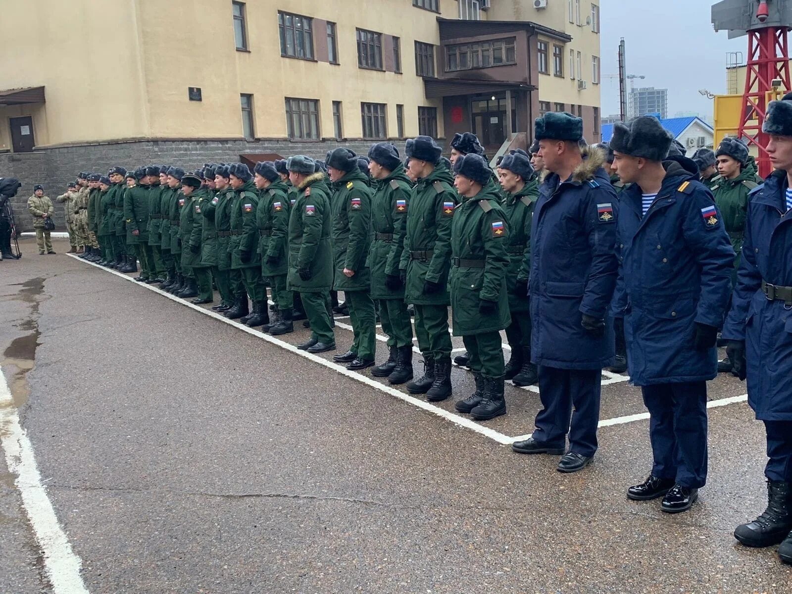 Призыв с 1 апреля по 15 июля. Осенний призыв. Весенний призыв. Военная форма срочников. Срочники в армии.