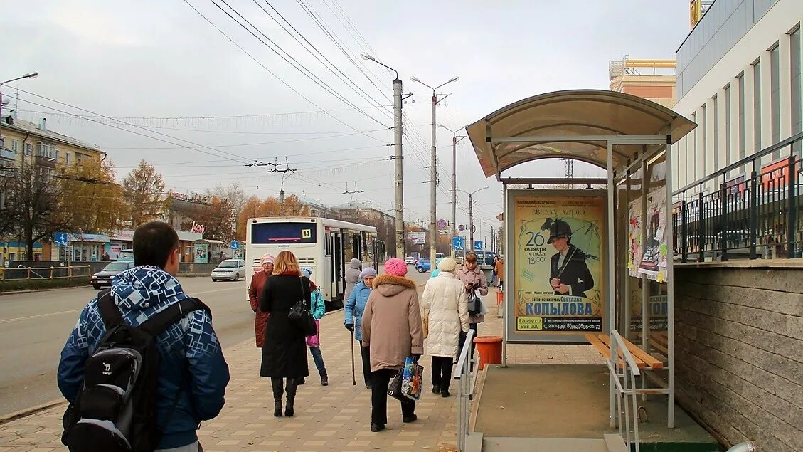 Ост киров. Остановка администрация города Киров. Остановки в Кирове. Автобусная остановка. Киров конкурс остановка общественного транспорта.