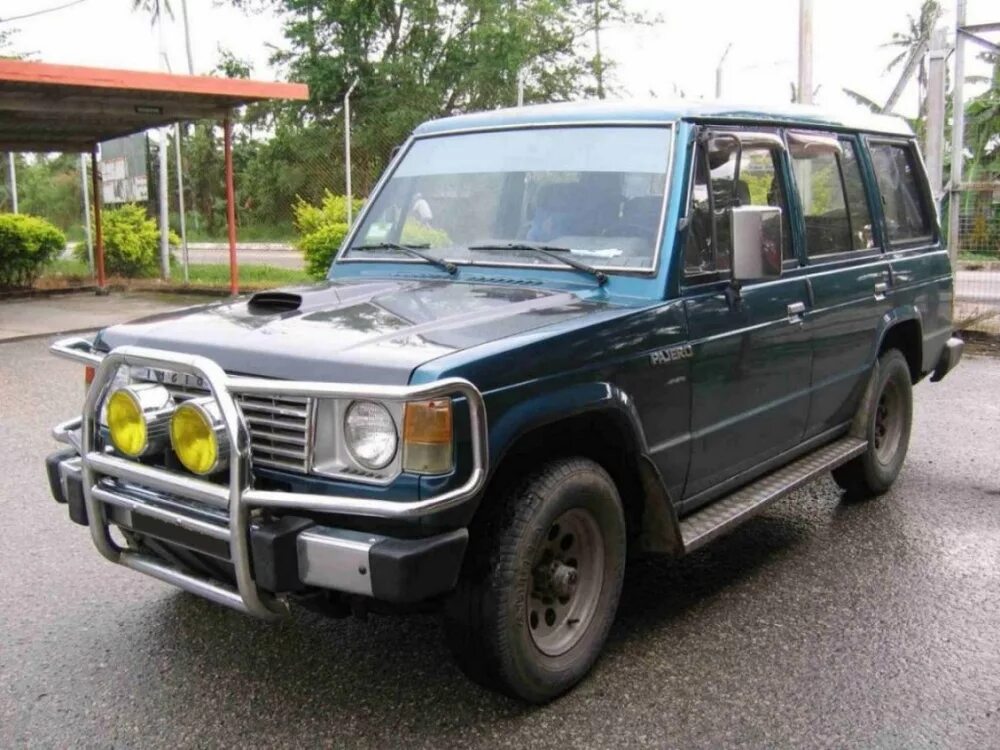 Mitsubishi pajero 1 поколение. Mitsubishi Pajero 1. Паджеро 1 поколения. Mitsubishi Montero поколение 1. Митсубиси Паджеро первое поколение.