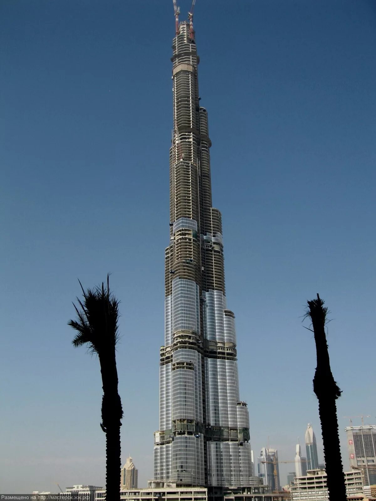 В каком городе находится самый высокий небоскреб. Башня Бурдж Халифа. Небоскрёб Бурдж-Халифа в Дубае. Самая высокая башня в мире Бурдж Халифа. Бурдж Халифа 2009.