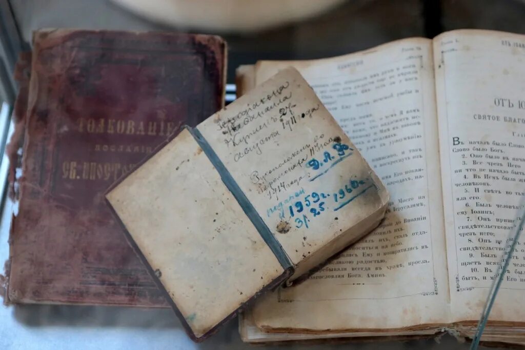 Изучение архивного дела. День архивов. Изучение архивного дела. Архивные материалы. Бумажный архив.