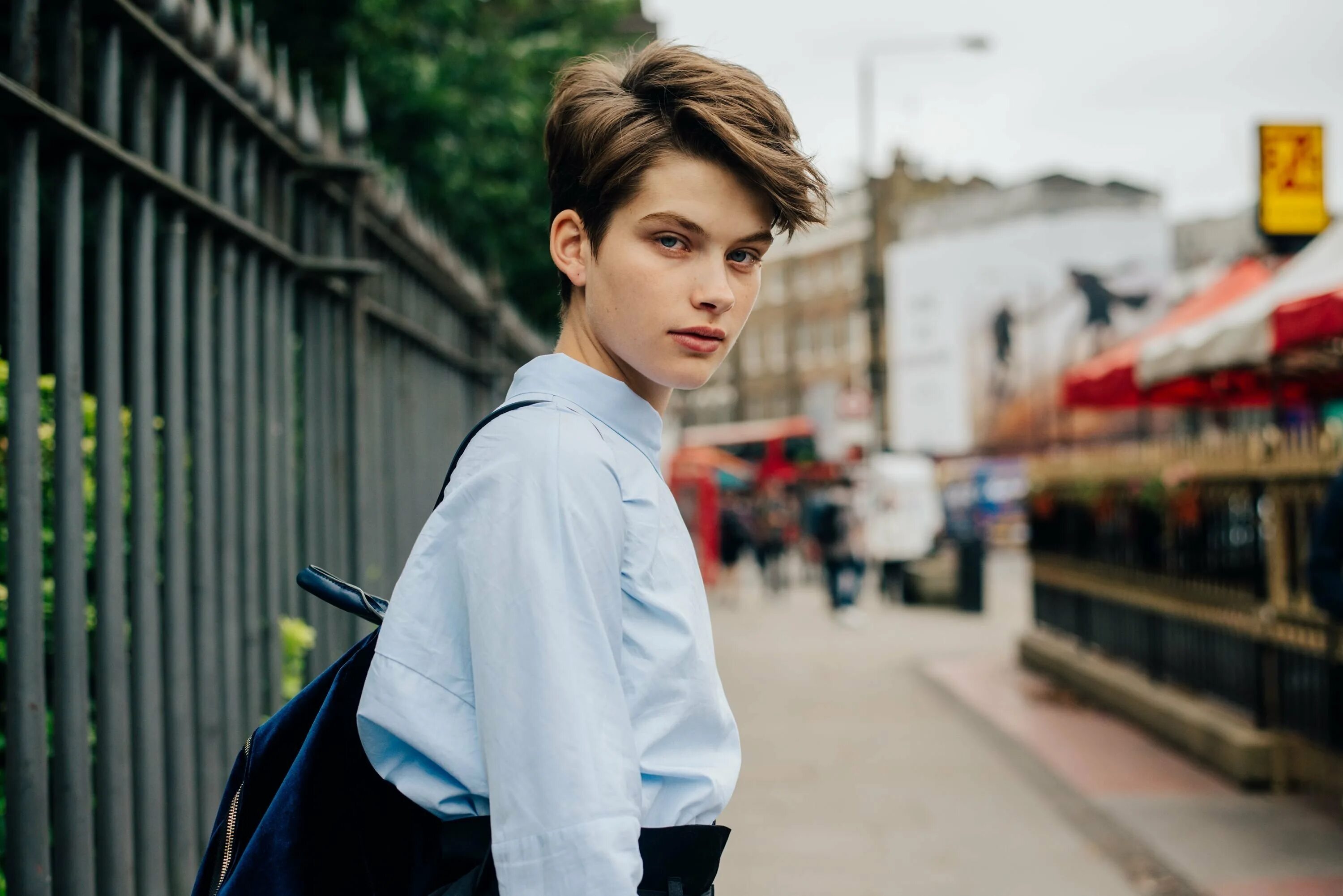 Стрижки томбой алан. Стрижки томбой алан. Пикси томбой стрижка. Стрижки томбой токио. Руби роуз 2021.