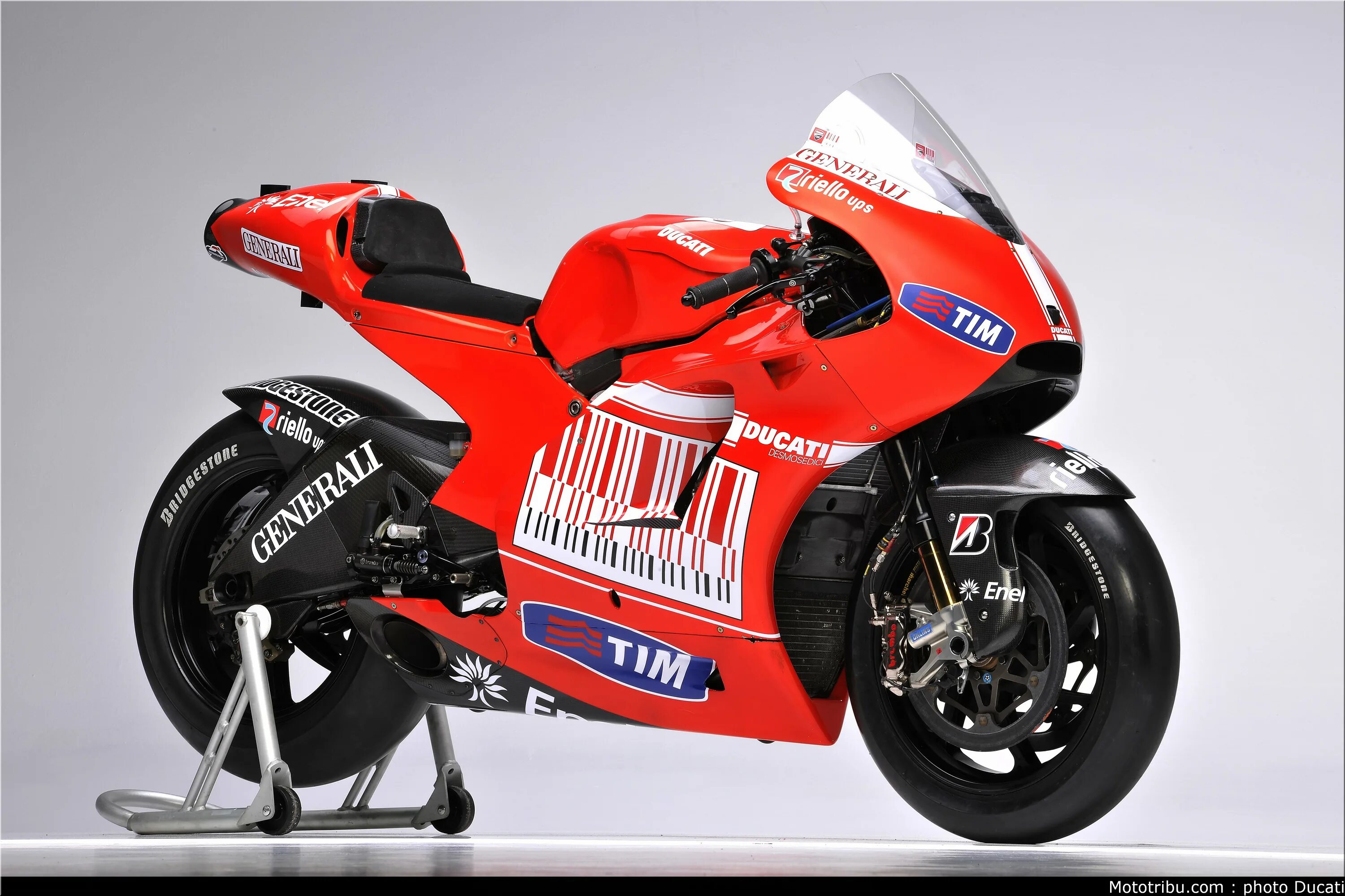 Мотоцикл Дукати Десмоседичи. Ducati Desmosedici двигатель. Ducati GP. Ducati Desmosedici RR GP. Включи мотоциклы машины