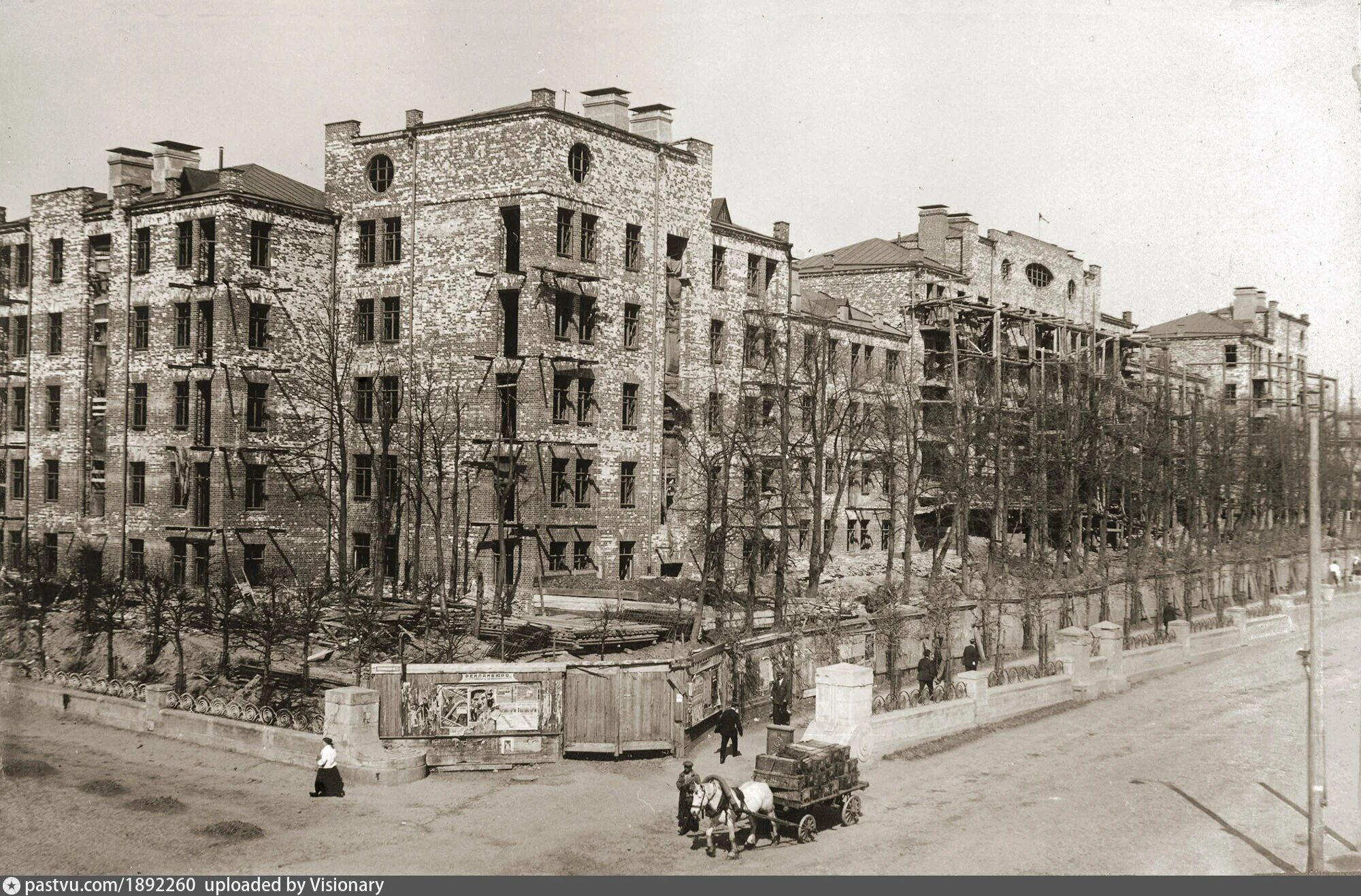 Новостройка строится. Новости строительства спб. Строительство. Закрыли здание. Строительство 102.