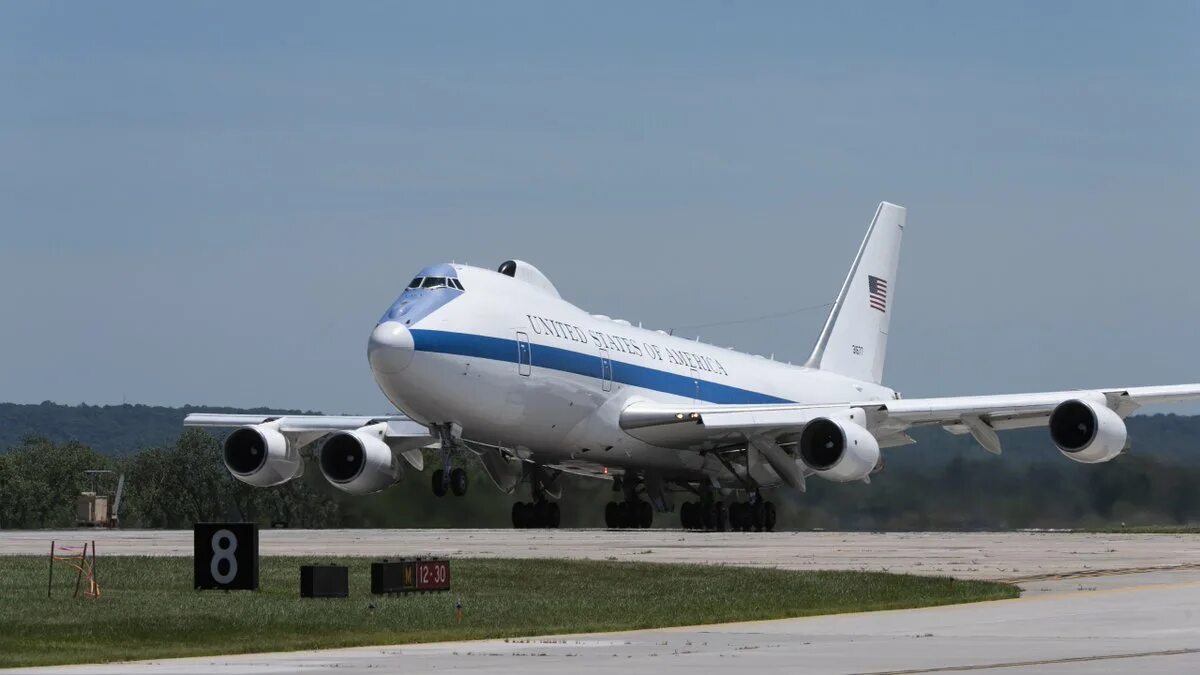 Boeing e-6b mercury. E 4 b nightwatch самолет судного дня. Boeing e-4b nightwatch. Самолет судного сша. Е-4в nightwatch.