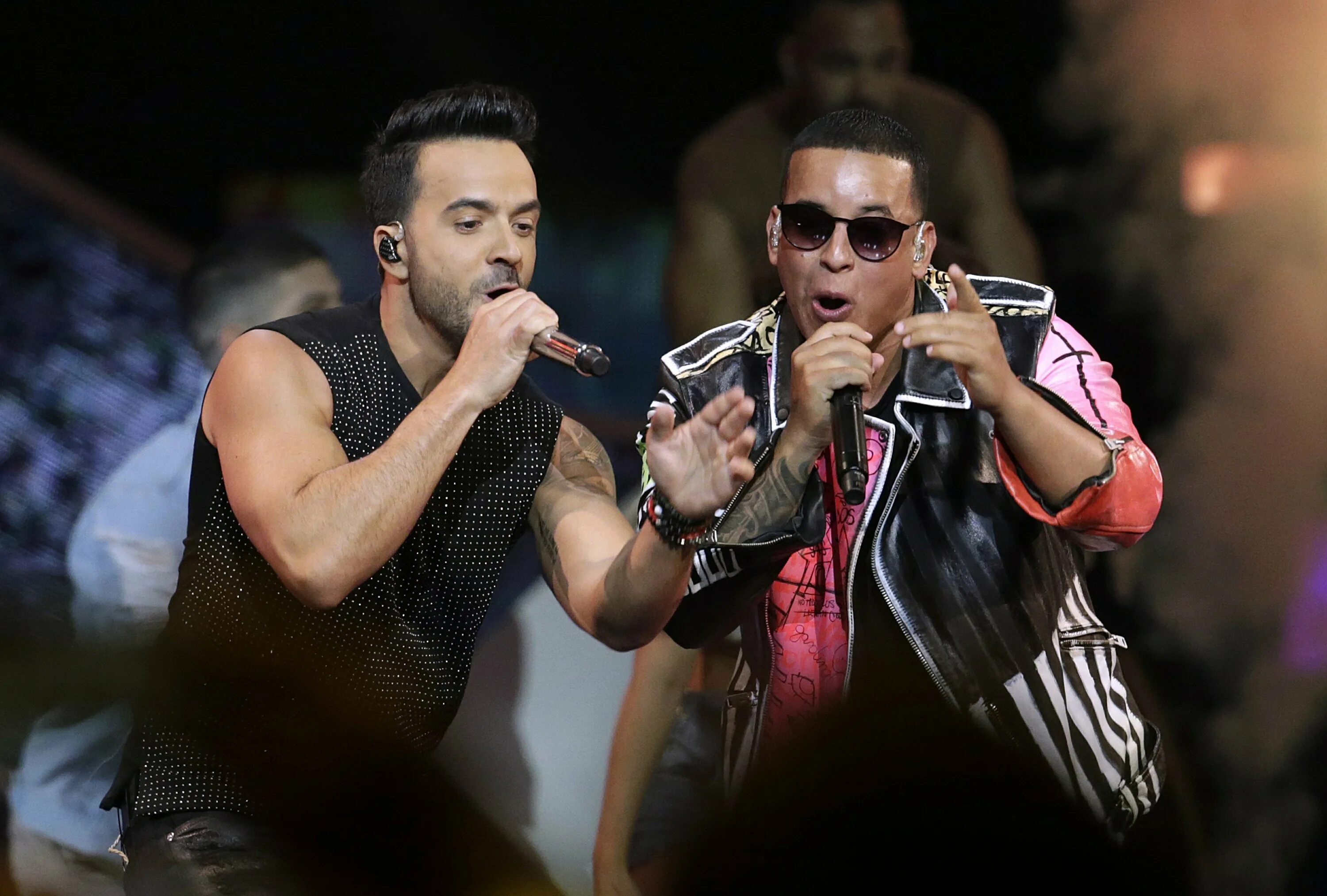 Despacito песня слушать. Луис фонси -дадии яанкее. луиса фонси дэдди янки. despacito луиса фонси.. луис фонси, дэдди янки — despacito.