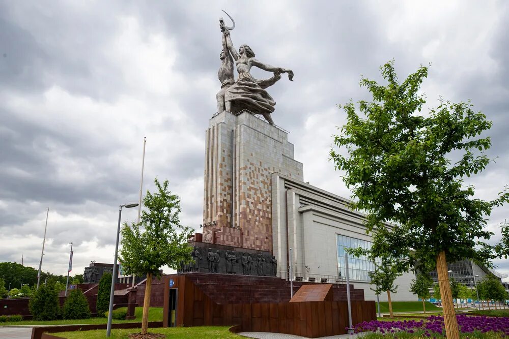 Памятник георгию буркову в перми. Абакан мемориал самохвал. Парк ростокинский акведук памятник. Бородинское поле музей-заповедник. Котенок с улицы лизюкова в воронеже.