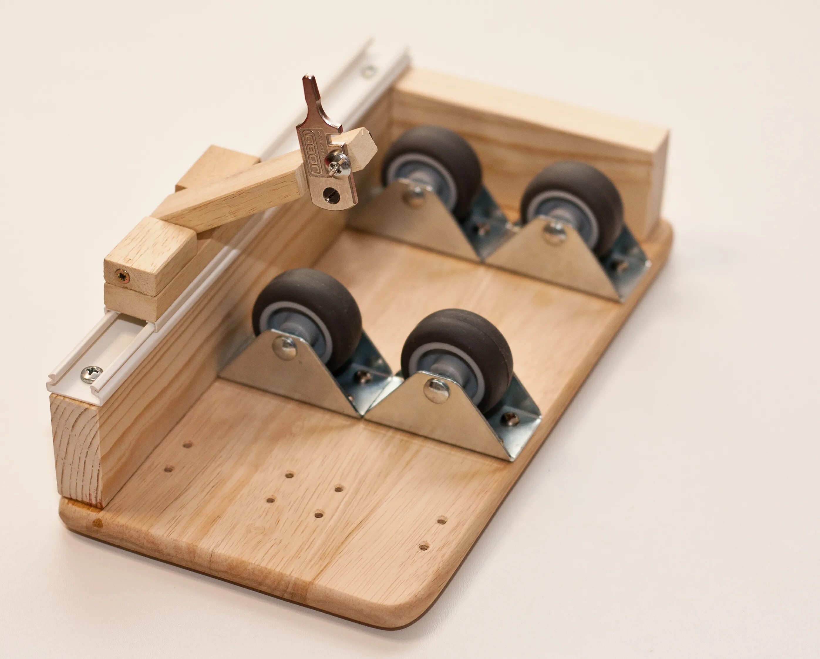 Станок для заточки стамесок по дереву. Приспособления своими рукам. Woodworking стол фрезерный. Приспособления для столярки. Приспособления для столярки.