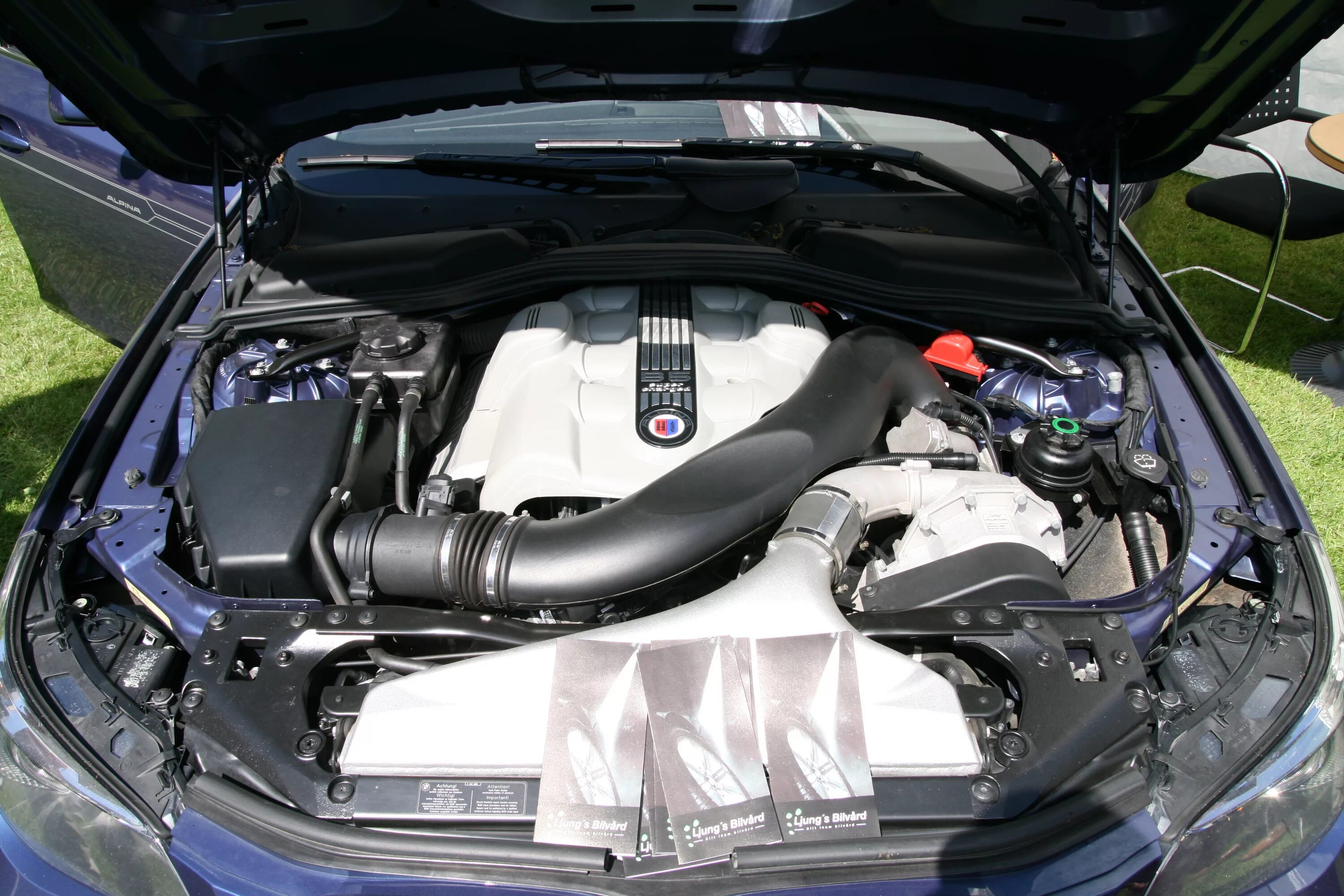 Е60 какие моторы. BMW Alpina b5 e60. BMW 5 e60 Alpina. Alpina b5 e60 мотор. Alpina b5 BMW e60 двигатель.
