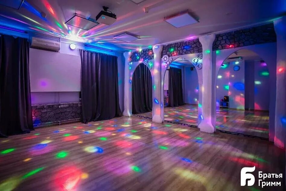 череповецкая 5 братья гримм. братья гримм волгоград череповецкая. братья гримм стародеревенская 6. лофт для детских праздников. братья гримм волгоград детская.