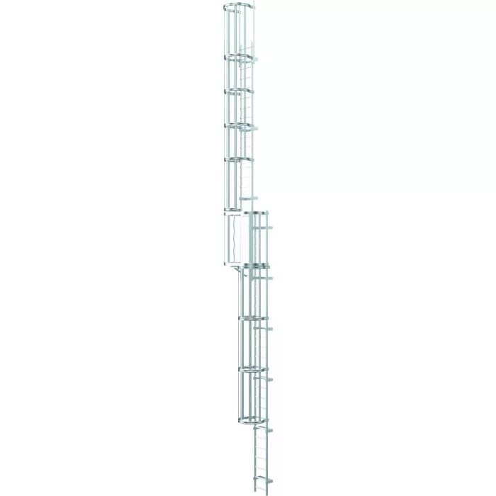 Акробат поднимается по вертикальной лестнице на высоту. Стремянка zarges z600 41316. заспинное ограждение вертикальных лестниц. zarges приставная лестница. ступени у вертикальной пожарной лестницы.