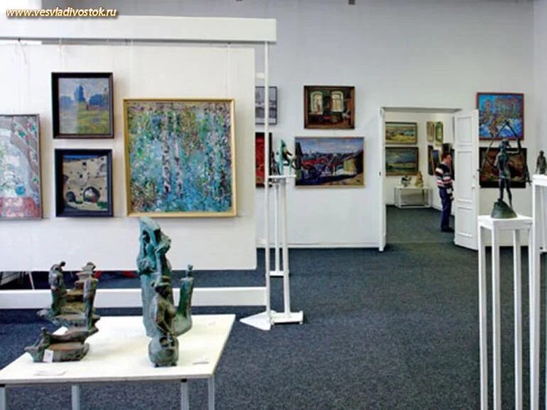 выставочный зал г. ярославль. союз художников ярославль здание. музей телевизоров. нужина.