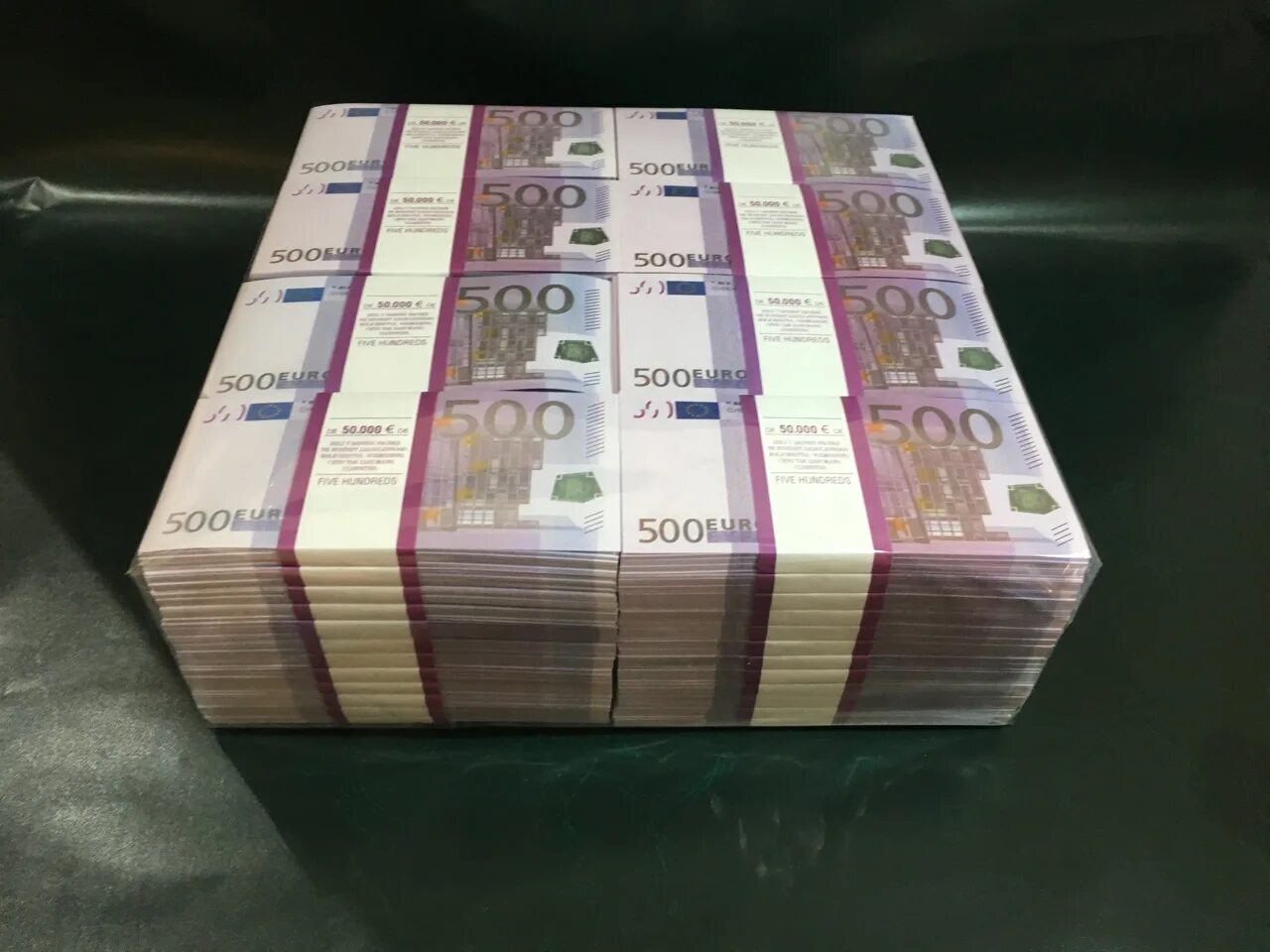 5000000 рублей в долларах. Пачки евро. 500 000 Рублей пачка. Пачки денег евро. 500 Евро пачка.