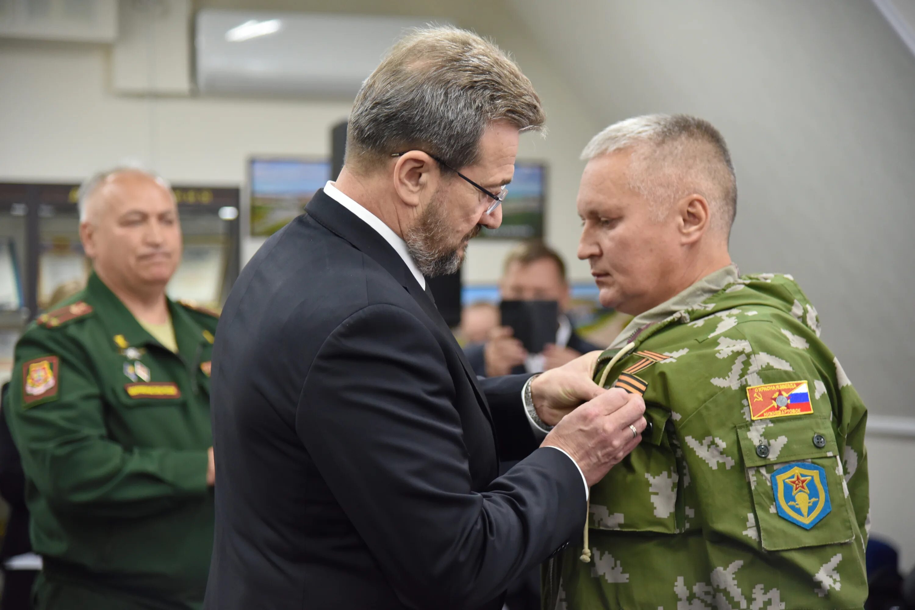 Новости сво без рекламы. Награждение военнослужащих сво. Награждение солдата России. Награждение военнослужащих в Сирии.