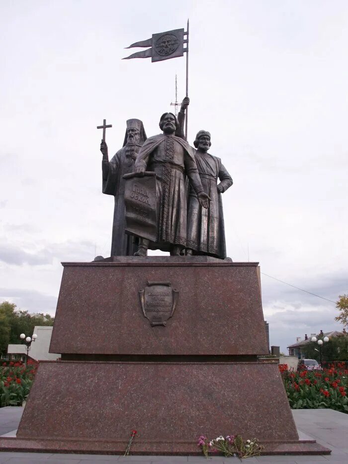 Памятник георгию жукову старый оскол. Памятник маршалу жукову старый оскол. Жукову старый оскол. Памятник жукову старый оскол. Старый оскол памятник болгаро-советской дружбы.