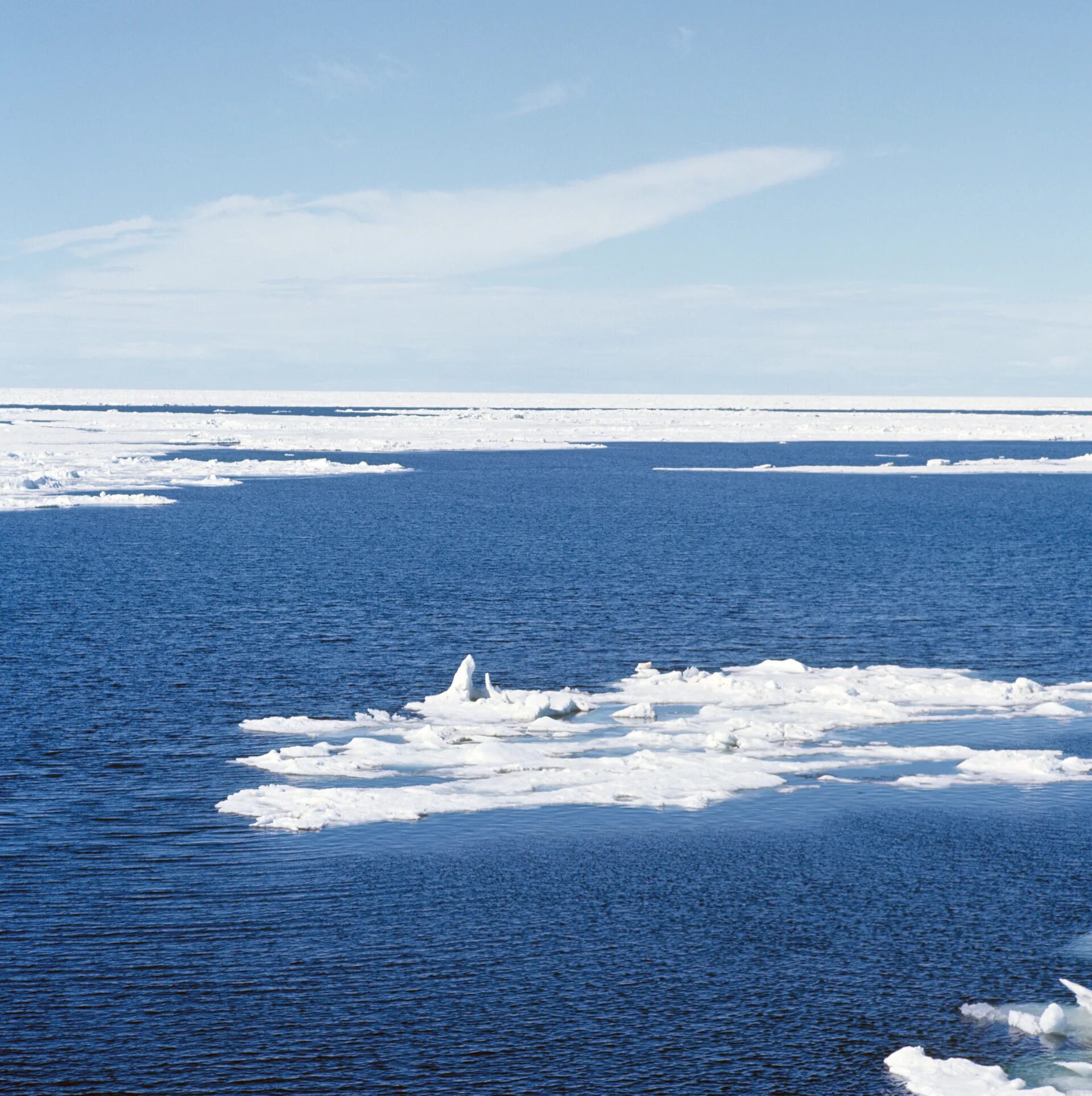 Северно ледовитый океан крупнейшее море. Море Лаптевых. Арктические моря море Лаптевых. Острова в море Лаптевых. Буря море Лаптевых.