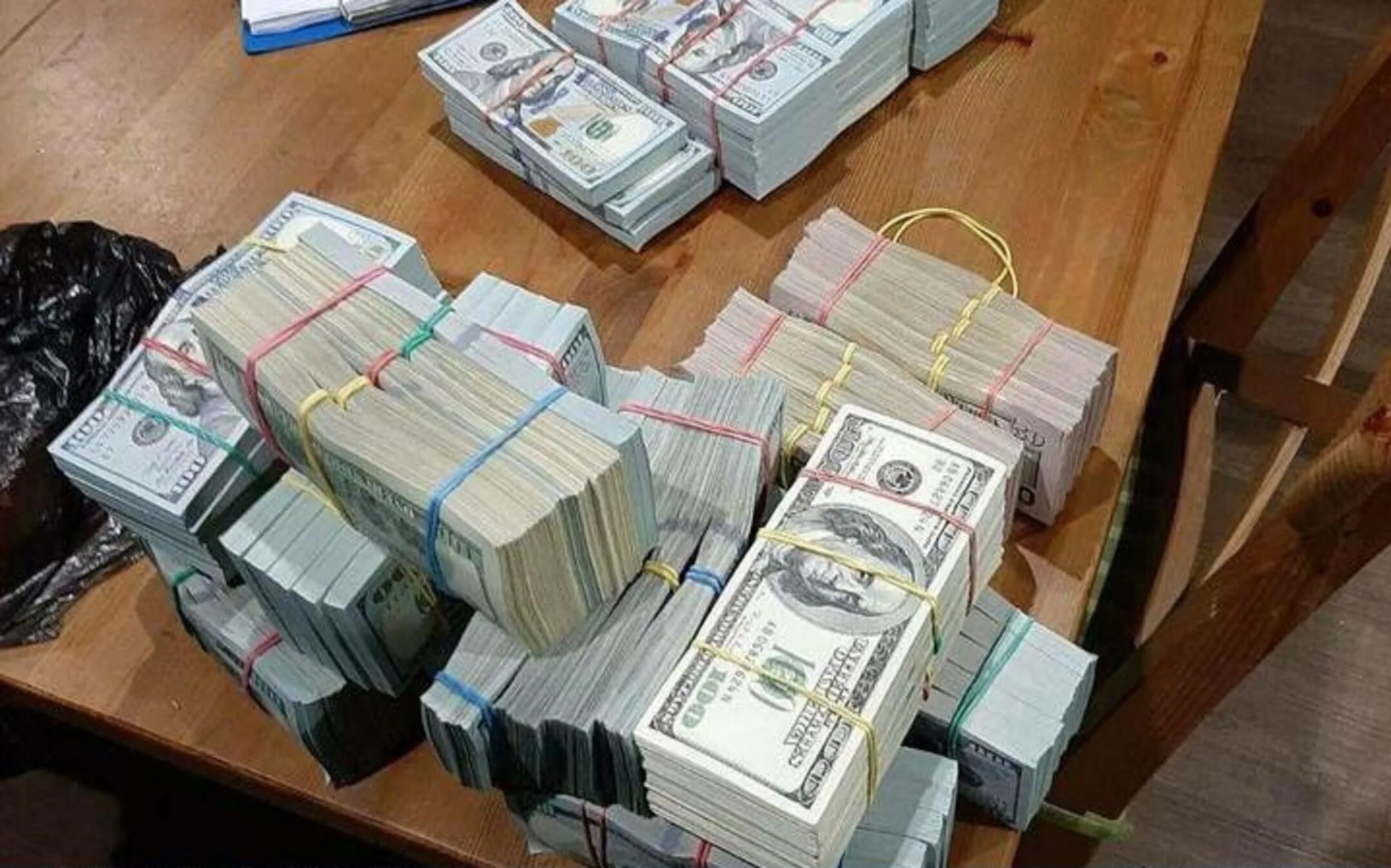 50 000 долл. Купюры для монополии. 100 тысяч долларов. Деньги монополия 1000. Сто тысяч долларов фото.