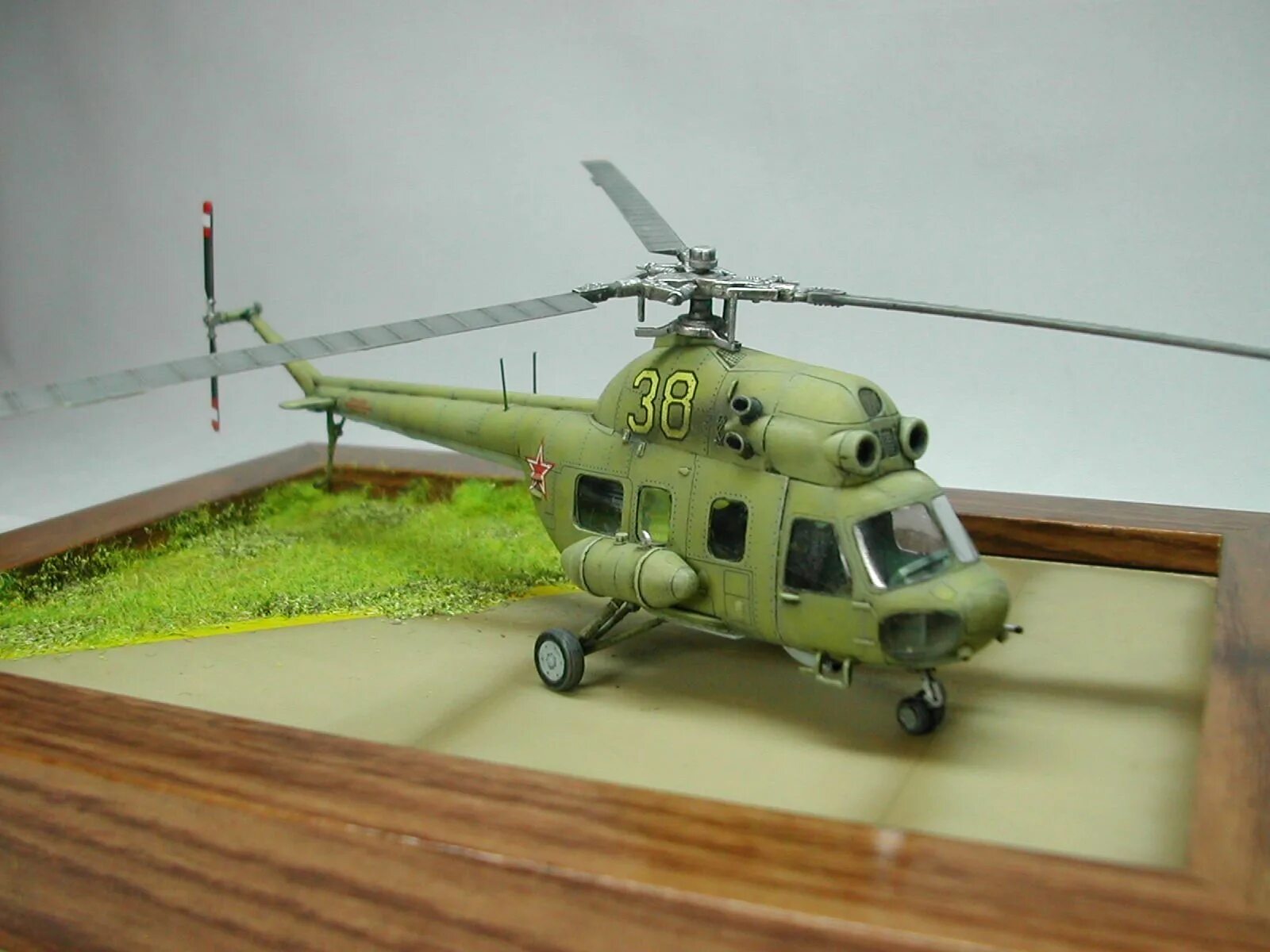 Модель вертолета ми-2. Ми-2 Hobby Boss. Сборная модель вертолета ми 2. Модель вертолёта ми 2 в масштабе 1\48.