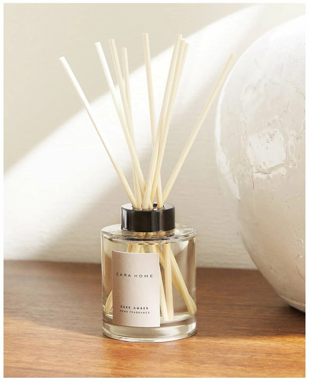 Диффузор zara home fragrance. Amber диффузор. Ароматизатор dark amber (zara home). Amber диффузор. Amber диффузор.