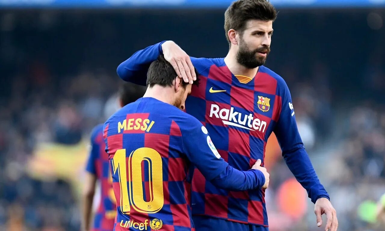 Месси лучший в мире. Gerard pique messi. жерар пике и месси. жерар пике в молодости и месси. leo messi and pique.