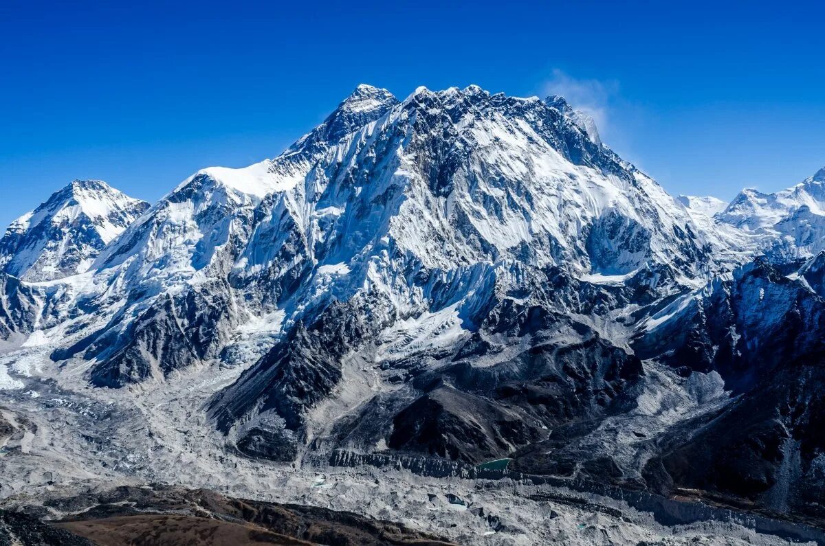 Где самая высокая гора эверест. Эверест Джомолунгма. Гималаи Эверест. Горная вершина Джомолунгма (Эверест). Вершины Джомолунгма и Эльбрус.