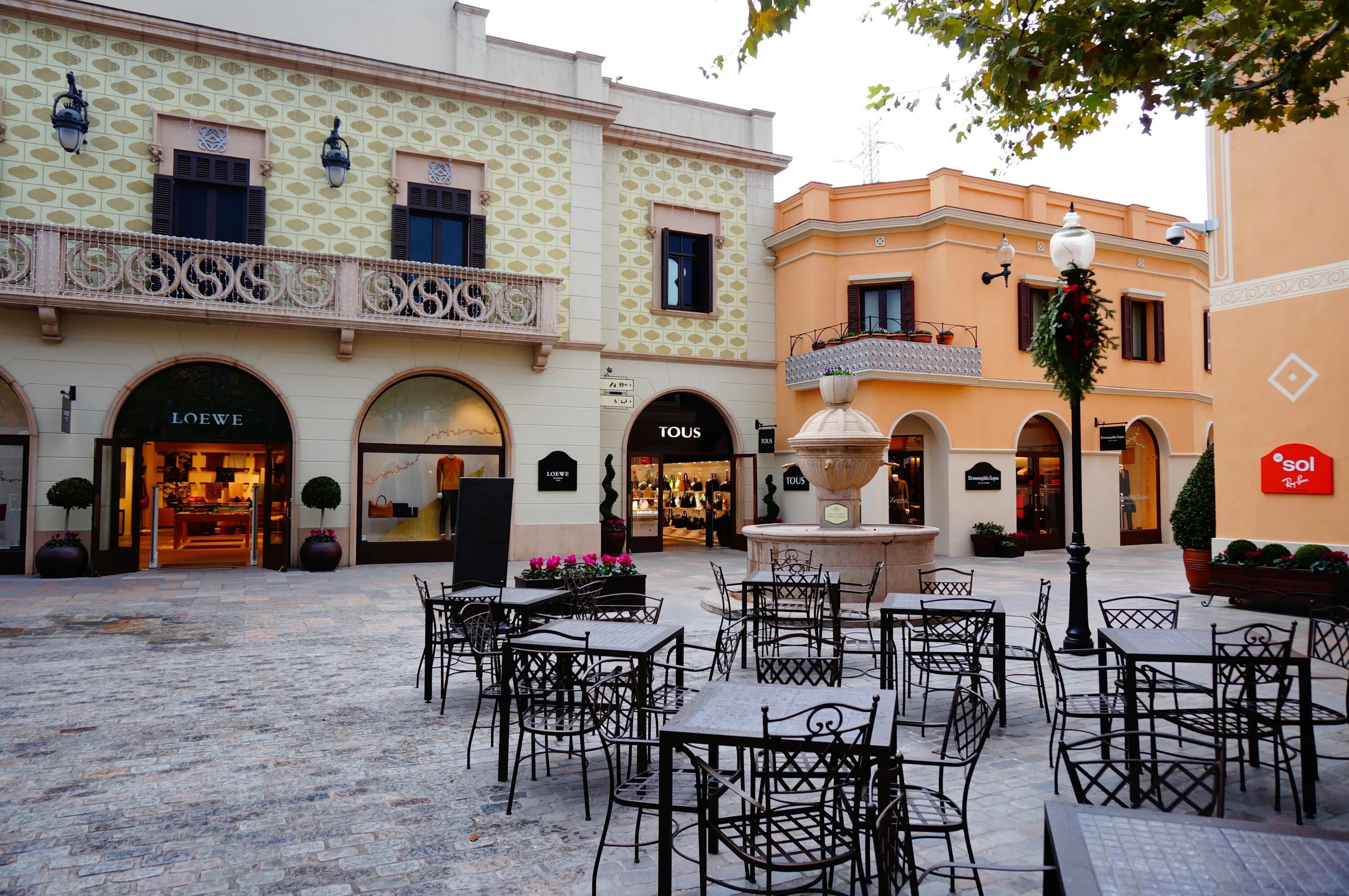 Аутлет в римини. Ла рока виладж барселона. La roca village outlet. La roca village outlet. La roca village outlet.