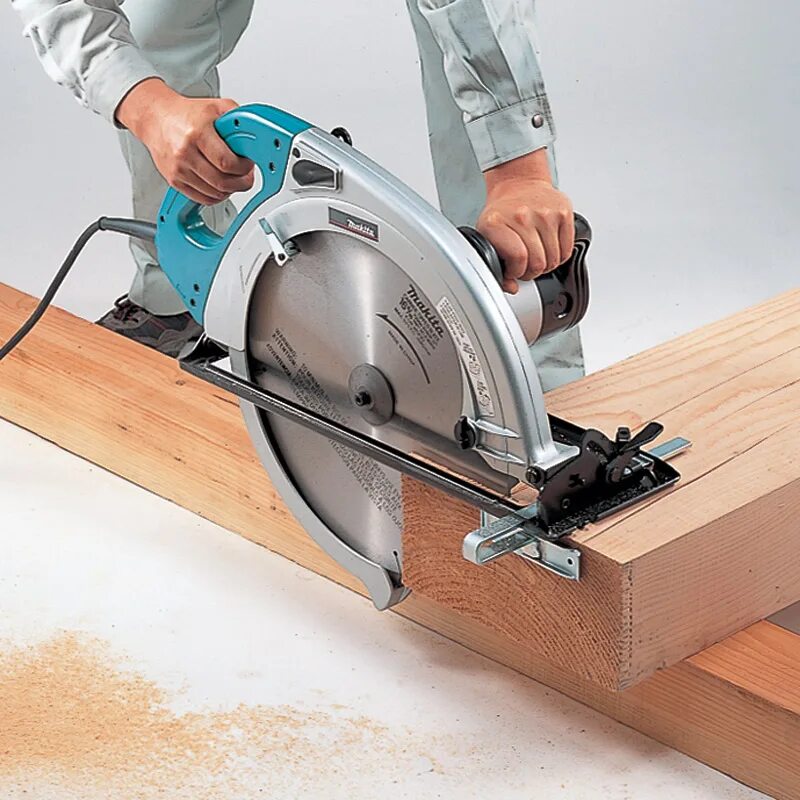 Дисковая пила Макита 5402. Makita 5000s circular saw. Деревообрабатывающий инструмент. Столярные электропилы по дереву. Циркулярная пила по дереву макита