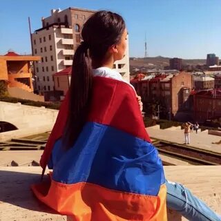 Красивая девушка на армянском