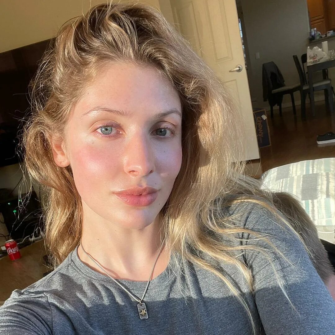 The real olivia mae. Oliviamaeebae. olivia mae слив. oliviamaeebae onlifans. olivia mae aka alliecat.