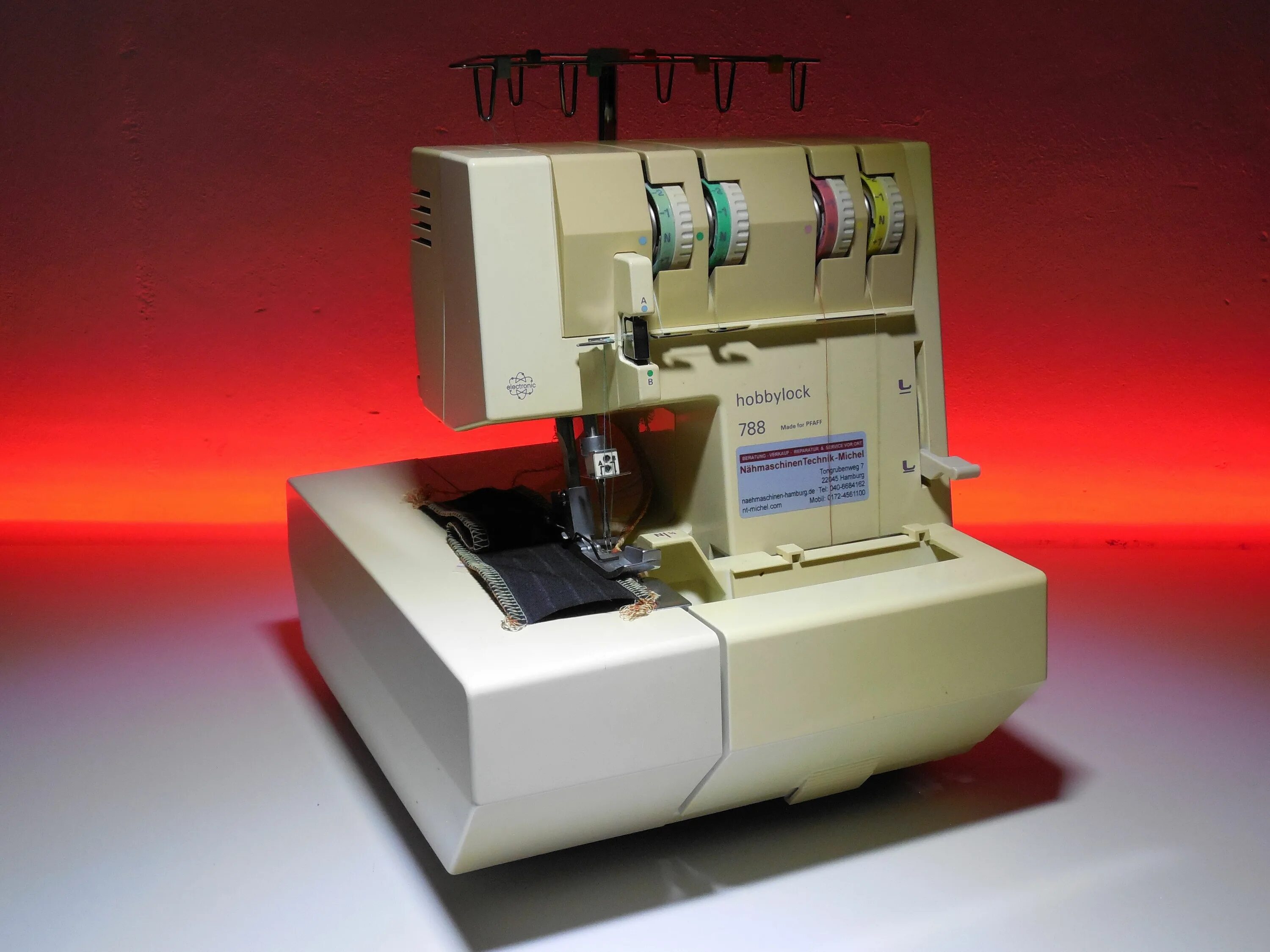 Оверлок hobbylock. Пфафф 788 оверлок. оверлок pfaff hobbylock 788. оверлок 787 pfaff. иглы для оверлока pfaff hobbylock 756.