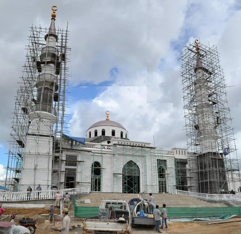 Мечеть в каком самом северном городе находится. Лхасская соборная мечеть. камбоджа большая мечеть. мечеть лабаранга. сивух мечеть.