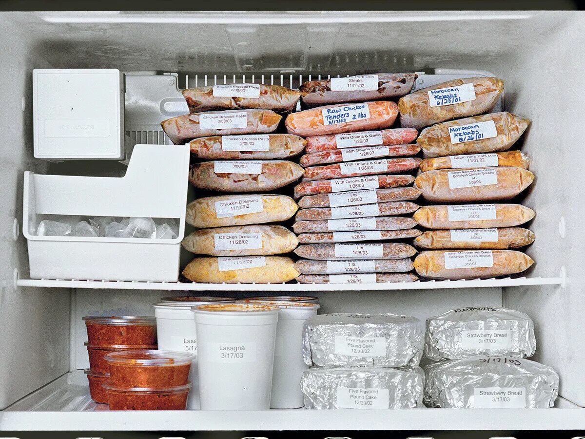 Можно хранить масло в морозилке. Хранение продуктов. Хранение в морозилке. Хранение продуктов в морозилке. Организация хранения в морозильнике.