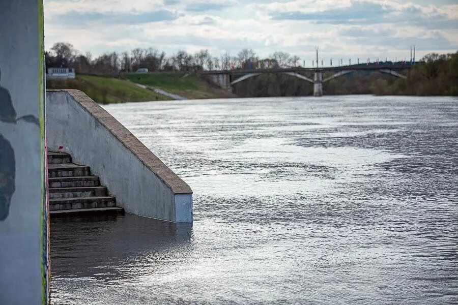 Уровень воды в реке днепр в лоеве. Набережная Смоленск 2022. Уровень воды в Днепре в Черкассах. Рабочий уровень воды это. Уровень воды в Днепре.