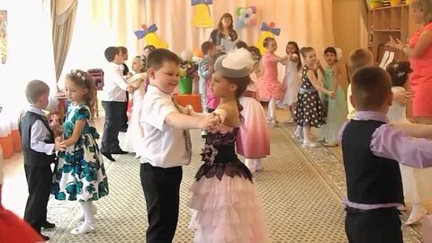 Танец воспитателей на выпускном в детском