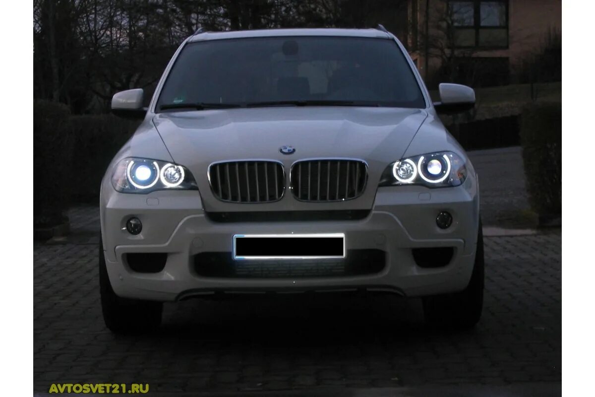 Бмв х5 глазки. Led фары BMW x5 e70. Маркеры BMW led e70. BMW x6 e71 ангельские глазки. Ангельские глазки BMW е70.