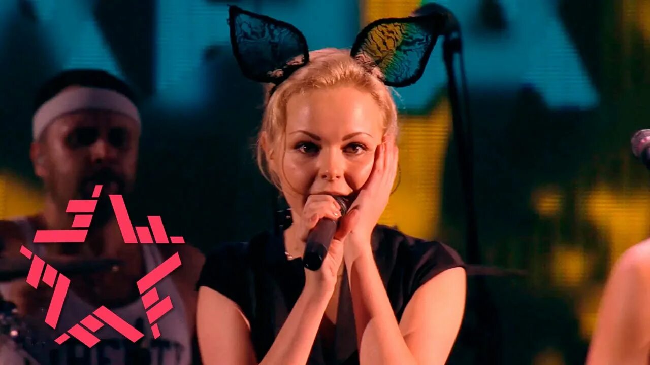 Солистка ленинграда алиса вокс. Группа ленинград алиса вокс. Алиса вокс новая волна 2015. Алиса вокс 2022. Алиса вокс раздевание ленинград.