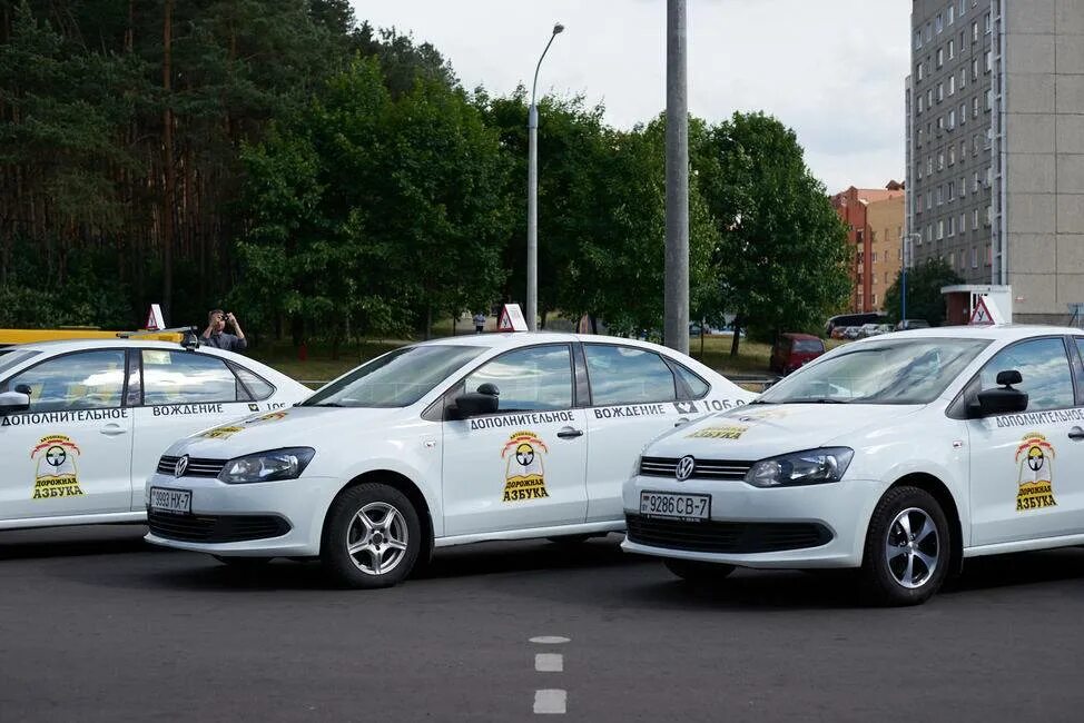 Автошкола азбука минск. Дорожная Азбука автошкола. Азбука вождения Орск. Дополнительные уроки вождения. Азбука вождения Минск инструктора.