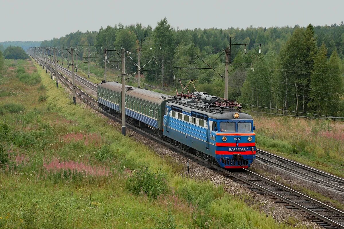Вл60 Вологда. Пригородный поезд Шарья-буй. Вл60к 1049. Вл80с Костромская область.