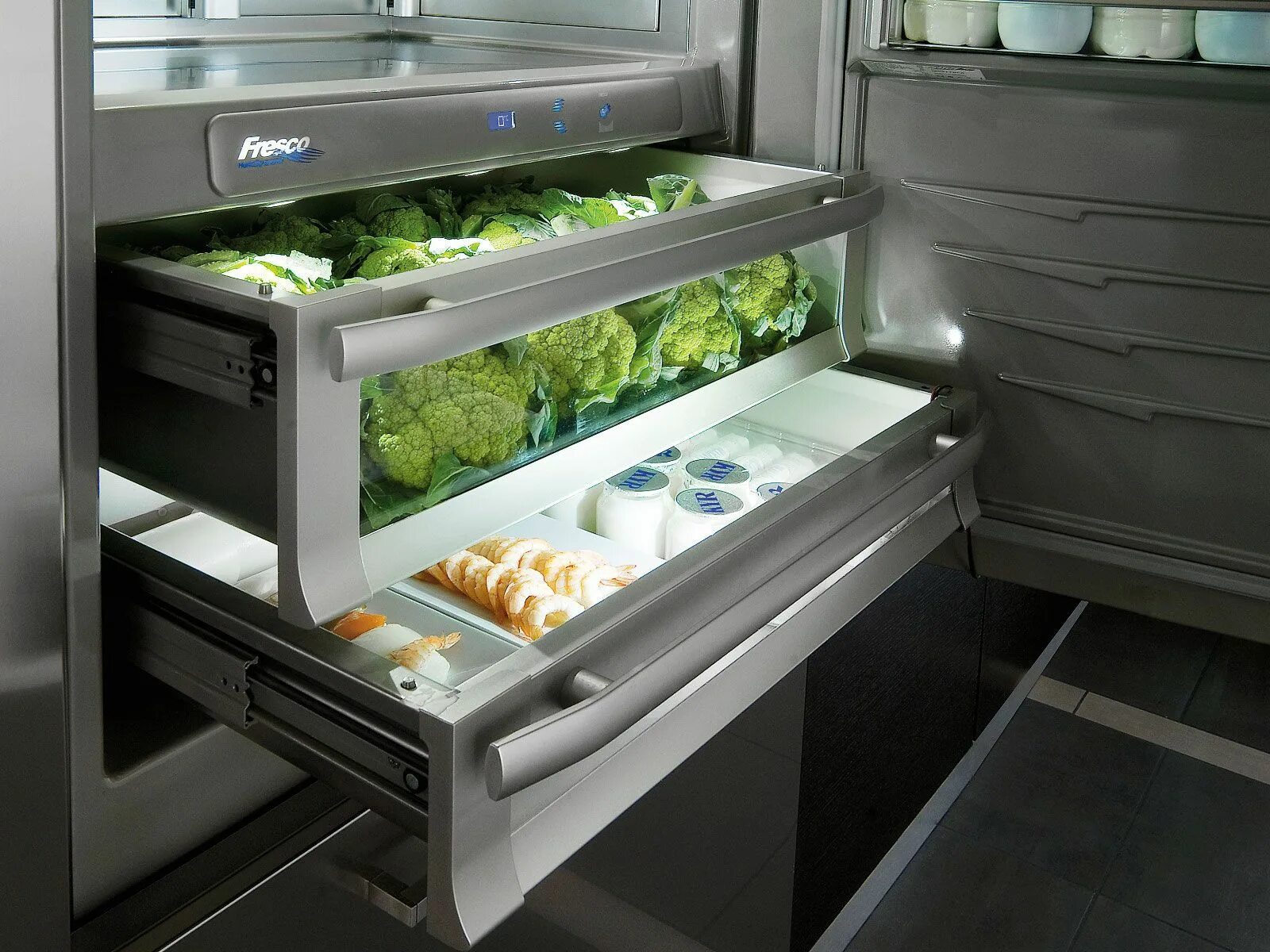 Холодильное хранение овощей. Холодильник Freezer Refrigerator. La Cornue холодильник. Холодильная камера с системой Low Frost. Встраиваемый холодильник Bosch панель управления Cooler Freezer super.