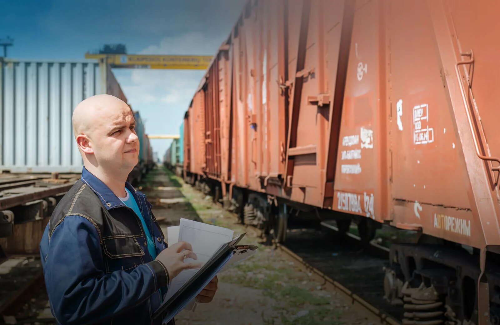 Прием груза вагонами. Грузовые перевозки ЖД. Грузовой вагон. Вагон с грузом. Грузовой вагон для перевозки.