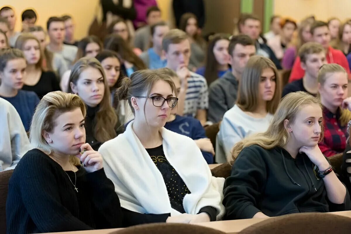 Бгу первокурсники. Выпускники университета. Беларусь ффсн бгу. Студенты минска. Логотип бгу журналистика.