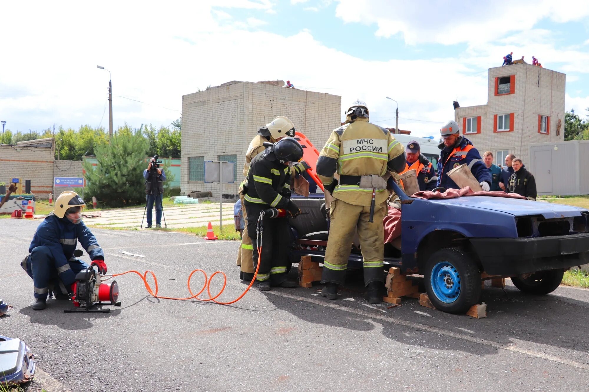 Профессиональные соревнования спасателей. Соревнования спасателей чс го. Соревнования многоборье спасателей. Соревнования спасателей. Соревнования спасателей.