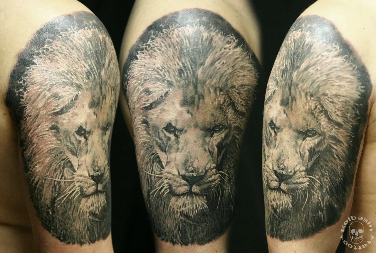 Тату мужские лев. Тату оскал. Лев на зоне значение. Татуировка лев на грудине мужская. Тату на руке лев реализм.