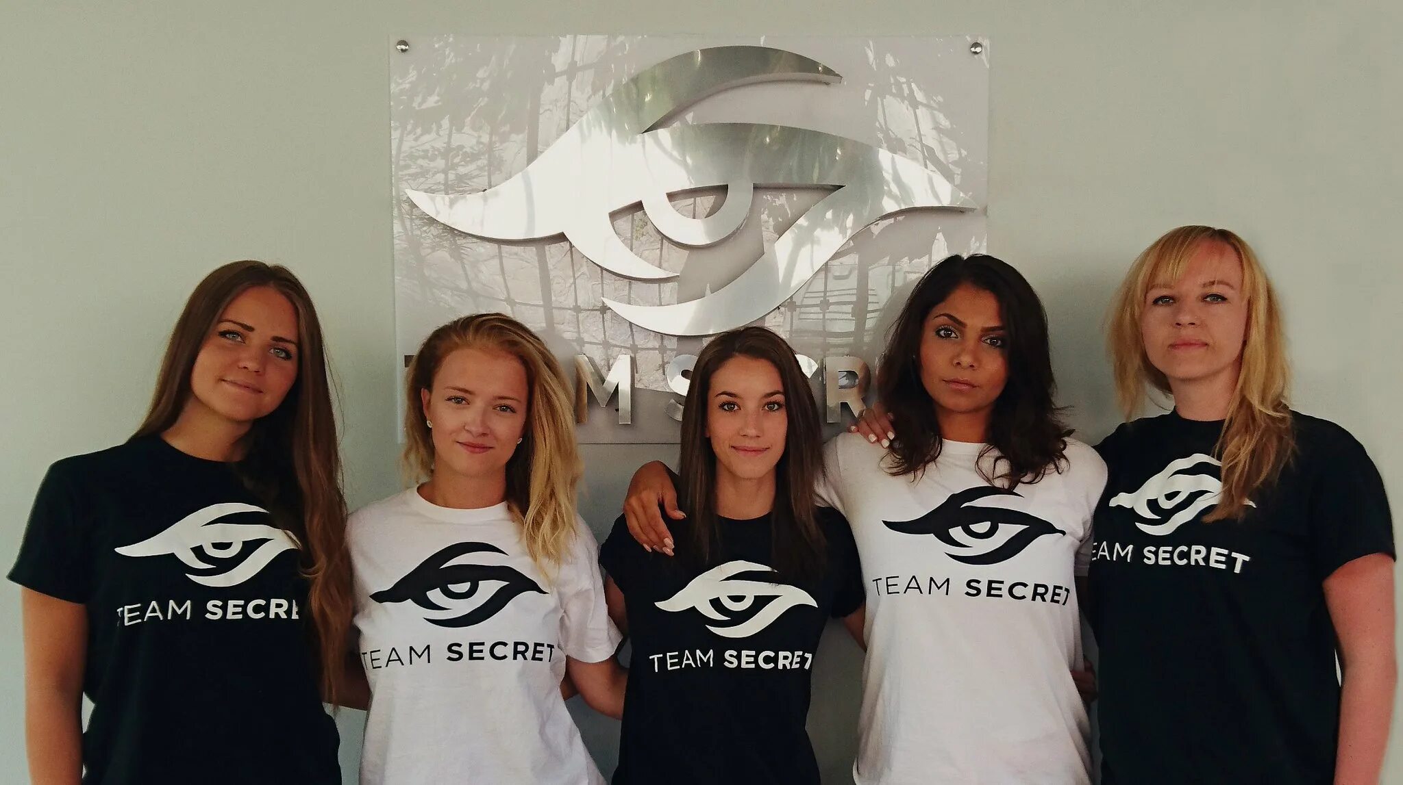 Женская кс го. Team Secret CS go женский состав. Женская команда по доте. Женские команды по КС го. Женская команда по доте 2.