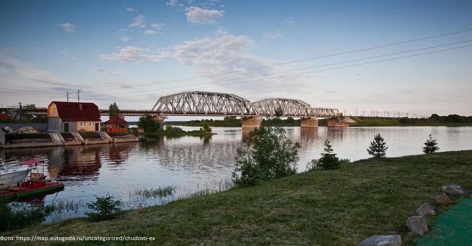 На мосту через реку Волхов в Киришах начали укладывать асфальт - МК Ленинградска