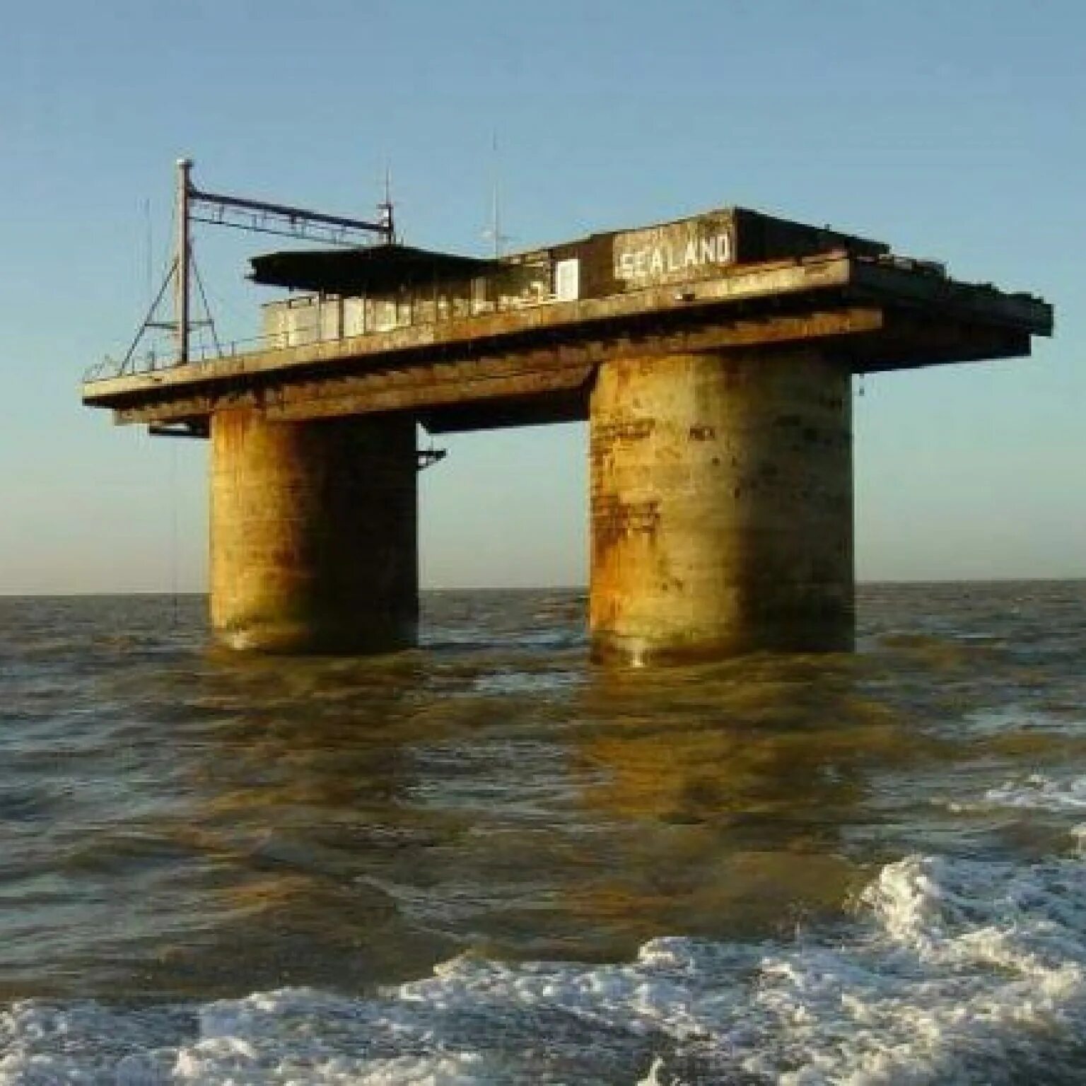 Самая маленькая страна в море. Самая маленькая страна в море. Силенд 2022. Силенд население 2022. Самая маленькая страна в море.