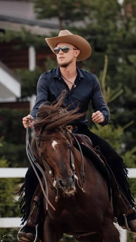 рассел кроу на коне. тест какой ты ковбой. тест какой ты ковбой. анекдот про ковбоев и черного джо. ранчо в техасе.