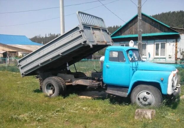 Газ 53 саз 3507. Газ 3309 с нарощенными бортами. Газ 3307 3309 самосвал. Газ-3307 самосвал доставляет песок. Газ самосвал пермский.