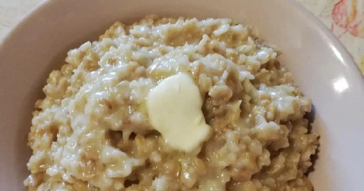 Геркулес каша. Молочная каша геркулес. Молочная каша геркулес. Каша геркулесовая молочная. Геркулес на овсяном молоке.