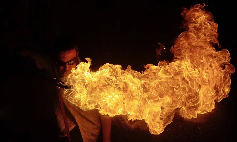 красивое пламя. быстрый огонь. огонь. быстрый огонь. человек пламя.